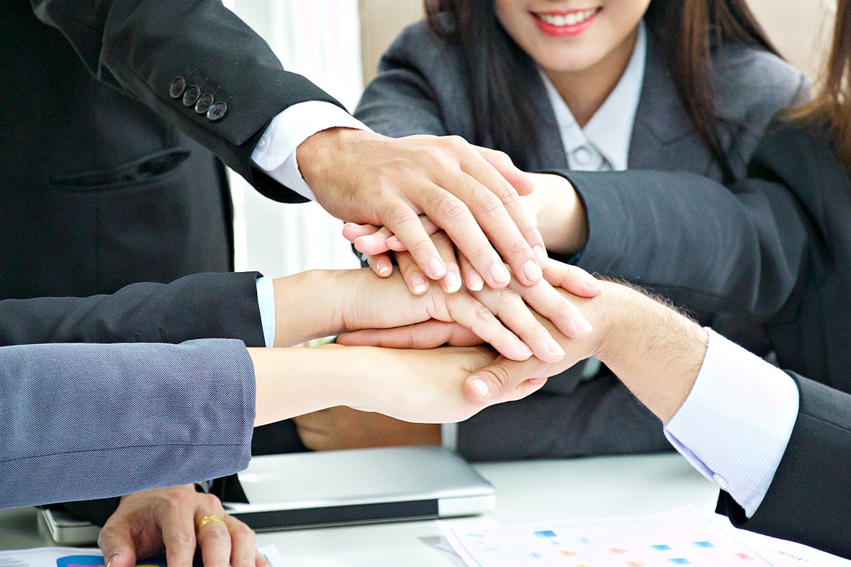 Czy zdjęcia grupowe mogą pomóc w budowaniu marki Twojej firmy? Analiza korzyści